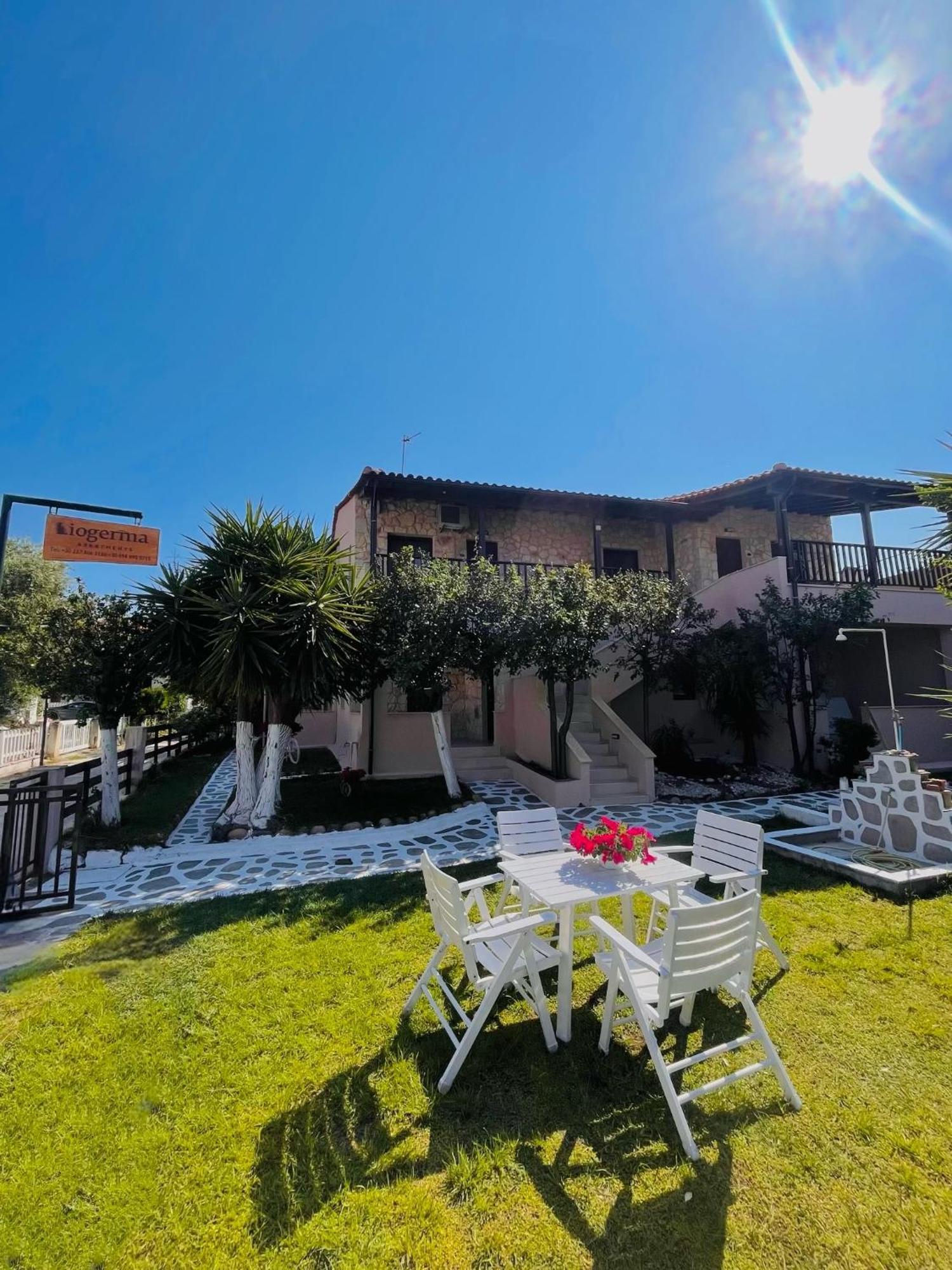 Liogerma Apartments Pefkochori Exterior photo